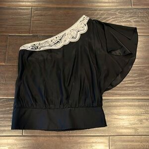 Open shoulder Top with black, white & silver details.
